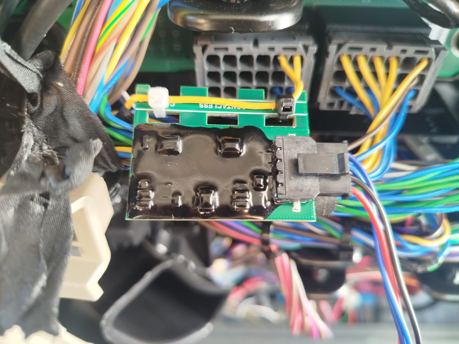 Instalación sobre el arnés, sin cortes en el cableado original